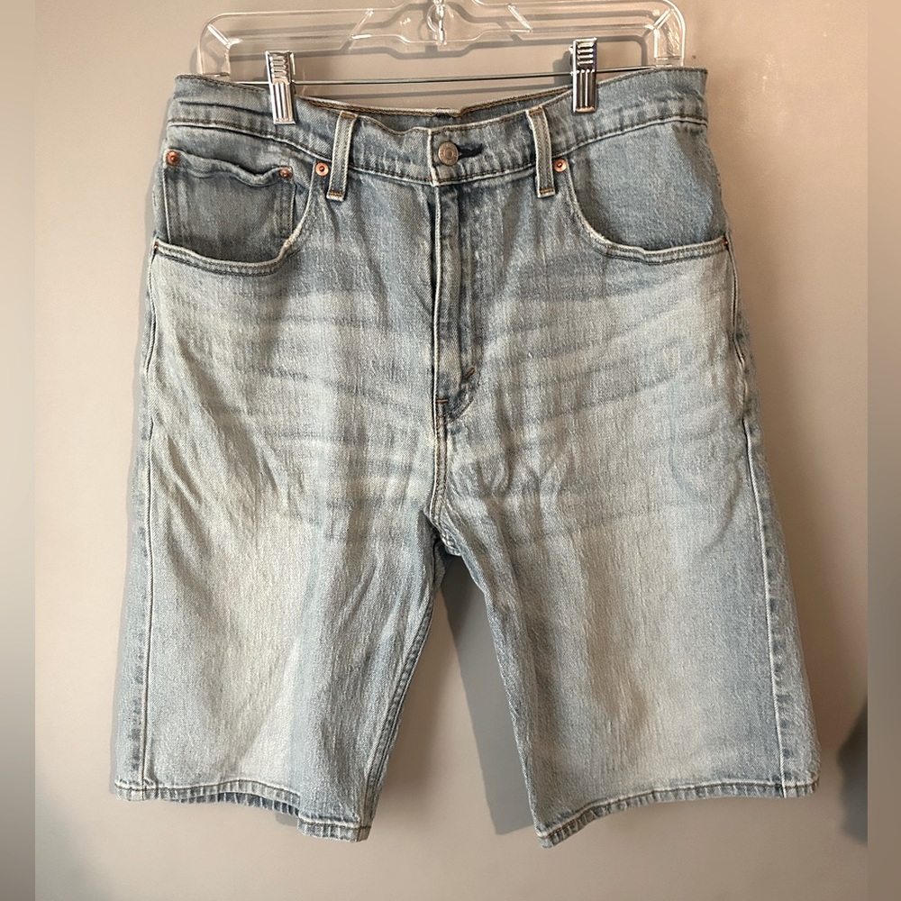Men’s 569  Levi’s Bermuda Length light Wash Shorts